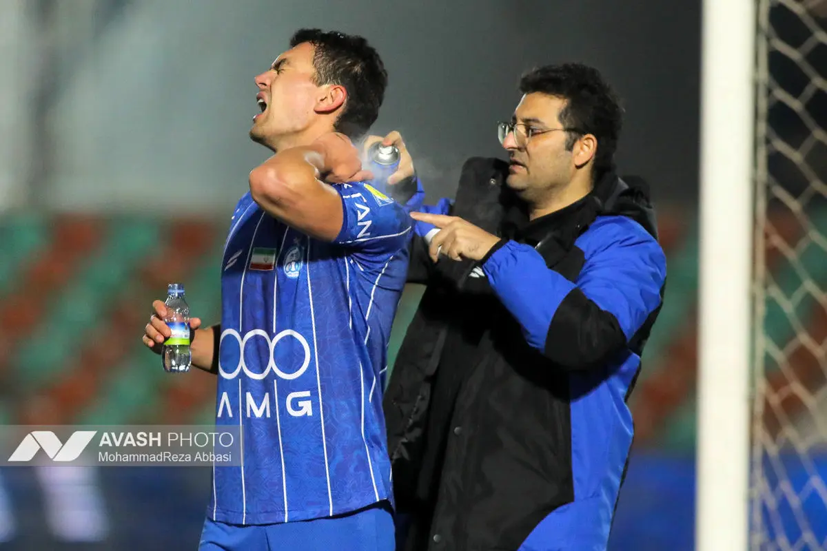 دیدار تیم های فوتبال استقلال تهران و ملوان بندر انزلی