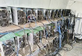 کشف ۱۲۳ماینر قاچاق در بازار تهران 