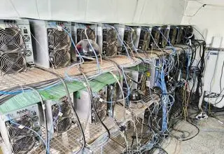 کشف ۱۲۳ماینر قاچاق در بازار تهران 