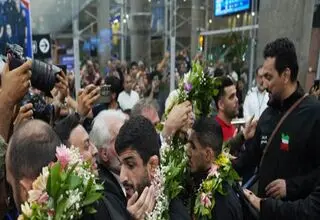 استقبال باشکوه از ملی‌پوشان کشتی آزاد