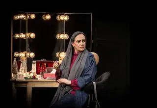 گلاب آدینه با نمایش «هم این هم آن» به تبریز می‌رود
