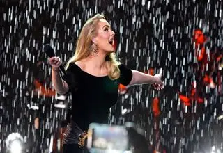 ادل برای نخستین بار به دنیای بازیگری وارد می‌شود