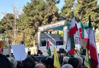 بدون شک ایران ما نمی‌تواند در مسائل خارجی به منافع ملی توجه نکند