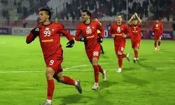 ۲ اخراجی و ۲۵ دقیقه وقت اضافه در دیدار تراکتور- چادرملو!