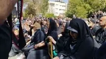استایل خاص بهنوش طباطبایی و بهاره رهنما در مراسم زنده‌یاد اکبر عبدی/ تصاویر