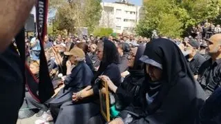 استایل خاص بهنوش طباطبایی و بهاره رهنما در مراسم زنده‌یاد اکبر عبدی/ تصاویر
