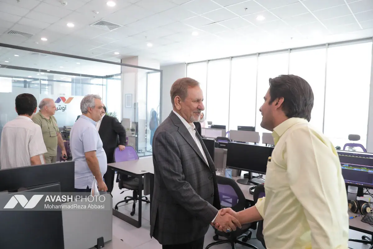 بازدید اسحاق جهانگیری و محمد شریعتمداری از خبرگزاری آوش