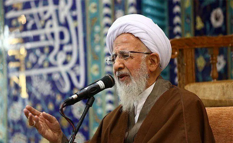 جوادی آملی: خداوند حتی درباره مشرکان دستور داده تا زمانی که آنها به تعهد خود پایبندند، شما نیز وفادار باشید