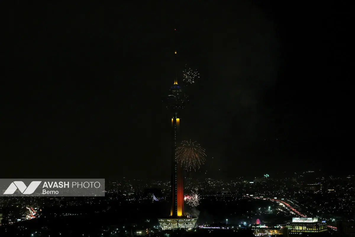 نور افشانی در شب سالگرد پیروزی انقلاب اسلامی