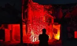 مداحی سوزناک حسین فخری در جوار قتلگاه دانش‌آموزان میناب/ ببینید