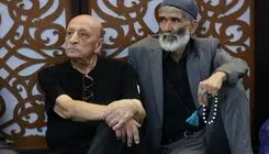 اصغر سمسارزاده و مهران غفوریان در مراسم یادبود اکبر عبدی/ فیلم