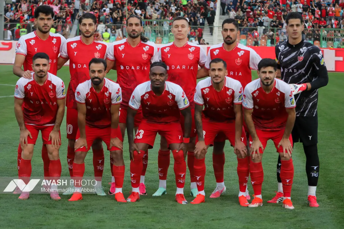 دیدار تیم های فوتبال پرسپولیس تهران و صنعت نفت آبادان