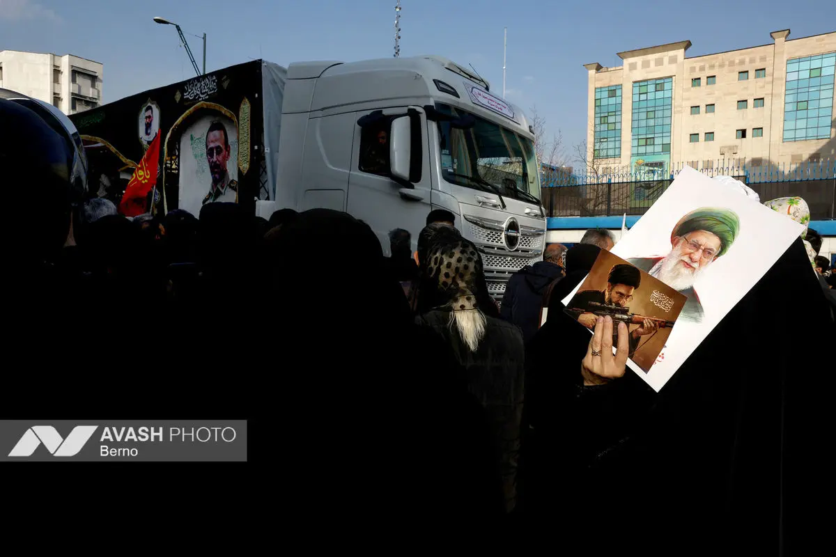 تشییع پیکر ۳۵ شهید جنگ رمضان در تهران