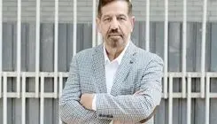 تهران پشت دیوارهای مکه 