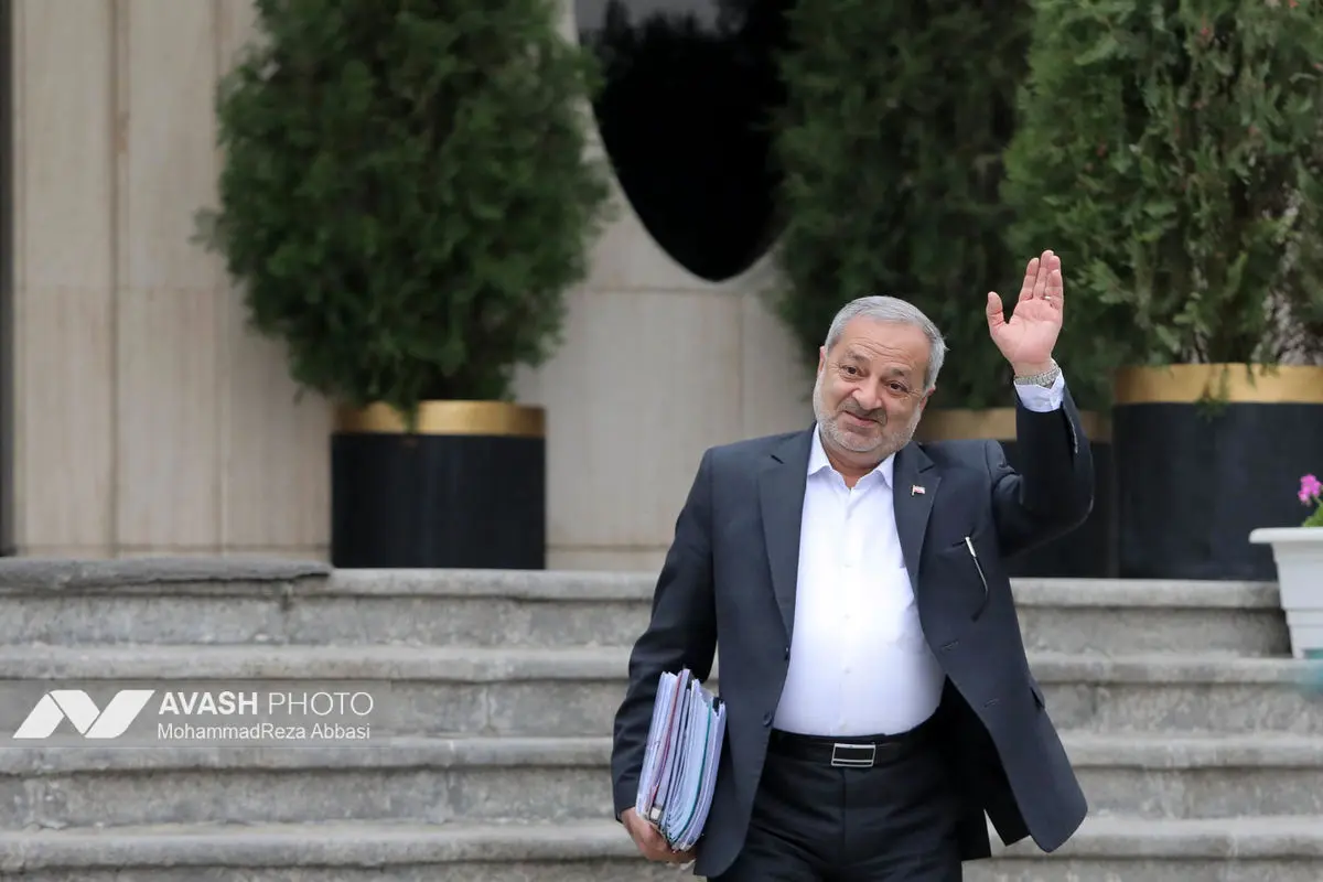 اعضای هیأت دولت در جمع خبرنگاران