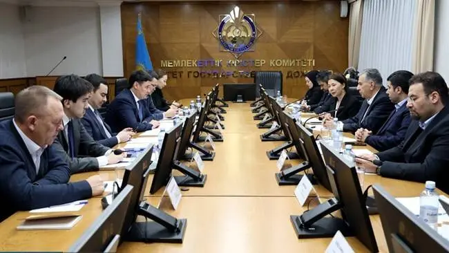 دیدار رئیس اتاق ایران با مدیر اجرایی گمرک قزاقستان درباره توسعه لجستیک و حمل‌ونقل ترکیبی