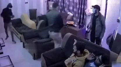 لحظه روبه‌رو شدن سارقان خشن گیم‌نت‌ها با مالباختگان در پلیس آگاهی+فیلم