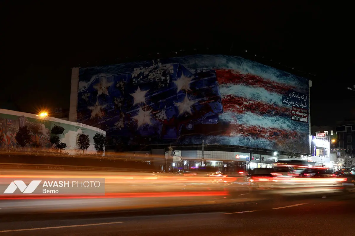 رونمایی از طرح جدید دیوارنگاره میدان انقلاب اسلامی