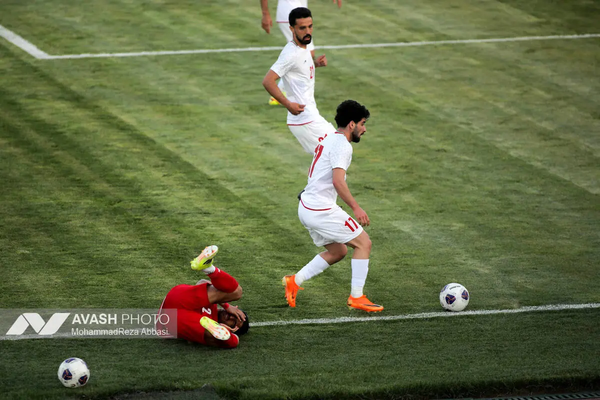 رونمایی از پیراهن تیم ملی فوتبال ایران در یکی از میادین تهران