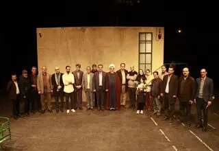 «بی‌تابستان» با حضور استاندار مرکزی و مدیرکل هنرهای نمایشی روی صحنه رفت