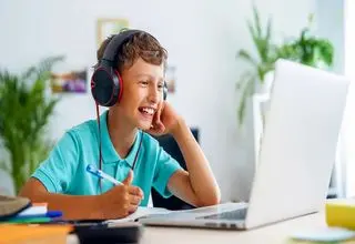 عوارض خطرناک استفاده از هندزفری برای گوش‌ها