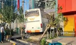 ورود یک اتوبوس به مسجد