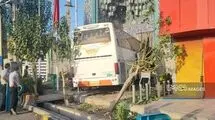 ورود یک اتوبوس به مسجد