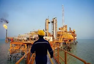 بررسی آخرین شرایط دکل‌های حفاری و امکان‌سنجی تأمین دکل برای شرکت نفت مناطق مرکزی