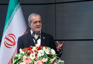 پزشکیان: دولت با جوانان با انگیزه همراهی می‌کند