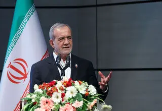 پزشکیان: دولت با جوانان با انگیزه همراهی می‌کند