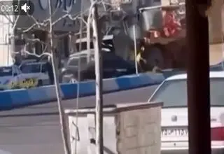 فیلم لحظه تخریب خودروی سانتافه با لودر در رویان