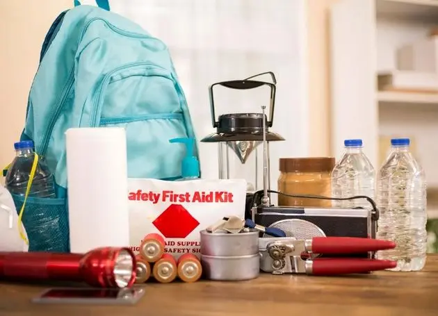 آن‌ چه باید درباره کوله بحران بدانید از آب و غذا تا فندک و دارو/ در کوله نجات چه چیزهایی بگذاریم؟
