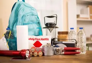 آن‌ چه باید درباره کوله بحران بدانید از آب و غذا تا فندک و دارو/ در کوله نجات چه چیزهایی بگذاریم؟
