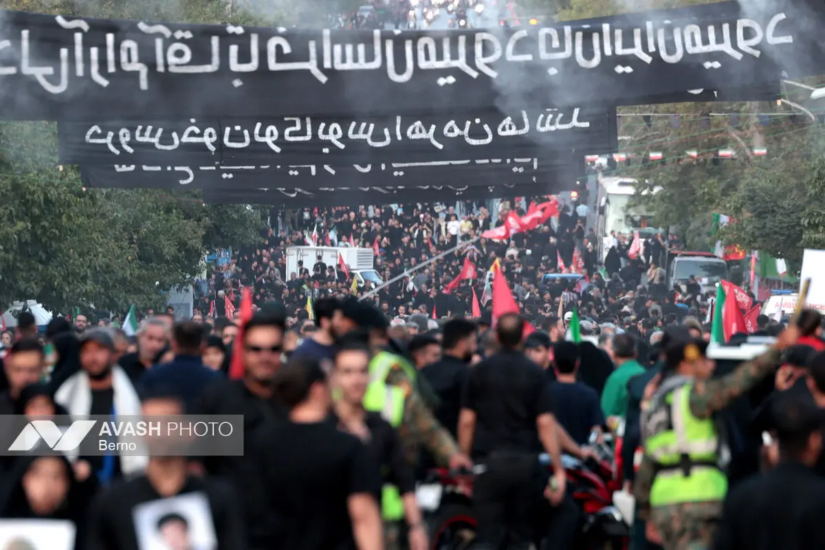 مراسم وداع با رهبر شهید انقلاب و اقامه نماز بر پیکرهای مطهر شهدا - ۲