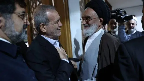 ورود پزشکیان به قم