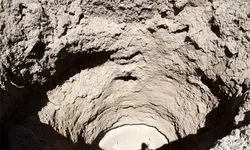 سقوط خطرناک دختر بیچاره در استخر وسط خیابان!