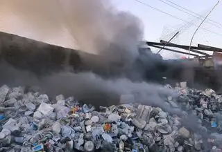 آتش‌سوزی گسترده انبار ضایعات شرق مشهد پس از ۴ ساعت مهار شد