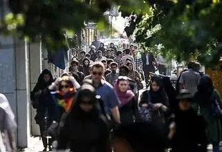 اعتماد به نهادها ریخت، شهروندان به هم پناه می‌برند/ چرا مردم به یکدیگر تکیه می‌کنند؟