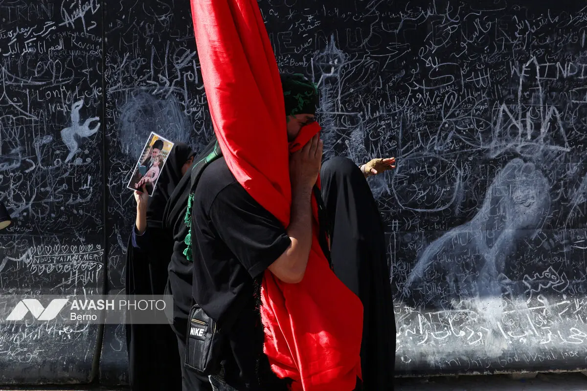 مراسم وداع با رهبر شهید انقلاب و اقامه نماز بر پیکرهای مطهر شهدا - ۲