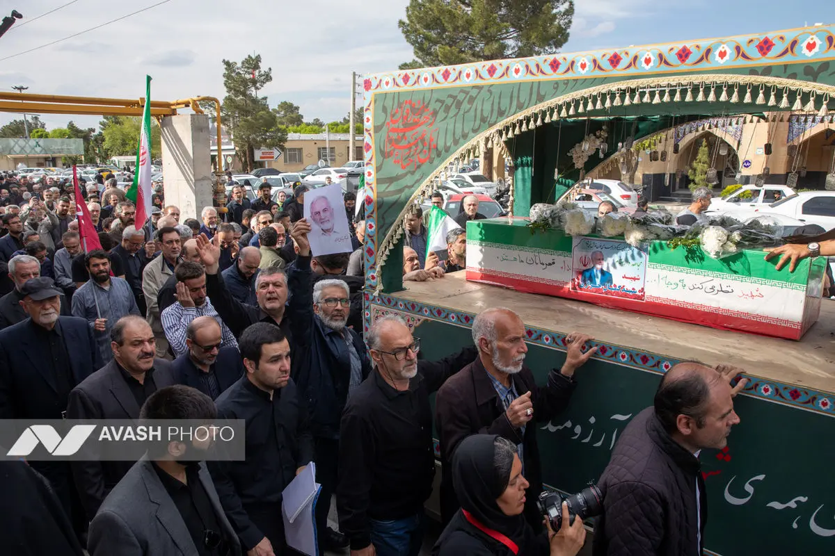 مراسم خاکسپاری پیکر شهید کمال خرازی