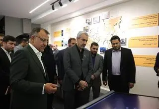 بازدید وزیر اقتصاد از مرکز اطلاعات مالی
