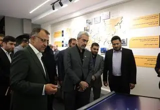 بازدید وزیر اقتصاد از مرکز اطلاعات مالی