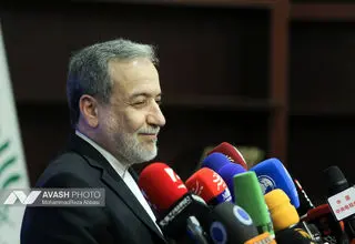 عراقچی: مردم آمریکا کشور خود را پس بگیرند