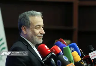 عراقچی: مردم آمریکا کشور خود را پس بگیرند