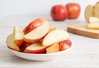 سیب را قبل خواب بخوریم یا خیر؟