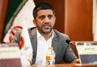 دبیر: آقای پهلوی! عرضه ایستادگی نداشتی اما ما داریم
