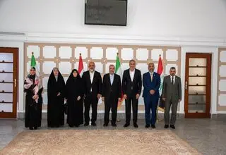 ملاقات هیأتی از نمایندگان مجلس عراق با سفیر ایران در بغداد