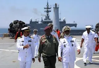 حضور کارکنان ناوگروه نیروی دریایی چین و آفریقای جنوبی در ناوبندر مکران و ناوشکن شهید نقدی