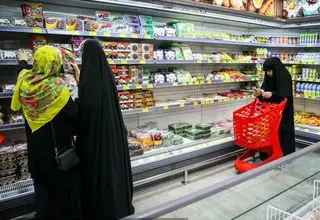 گشت‌وگذار در شهر؛ قفسه‌ها پر است و نان هنوز داغ از تنور بیرون می‌آید!