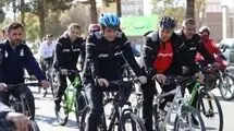 وزیر ورزش دوچرخه‌سوار شد